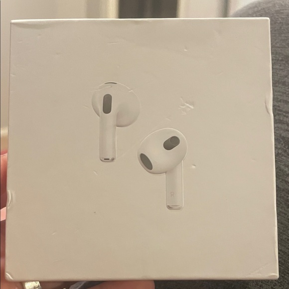 Apple AirPods 3rd generation with MagSafe Charging Case - Picture 1 of 4